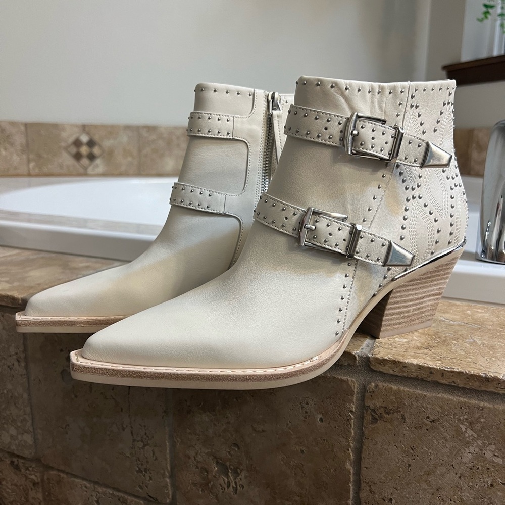 Dolce Vita Ronnie Boots - Picture 6 of 10